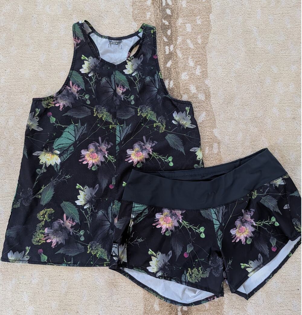 Oiselle Moody Floral Set - Racerback Tank Top & Roga Shorts - Medium (Sz 6 & 8)